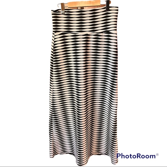 Maxi stretch skirt with illusion - Picture 1 of 8